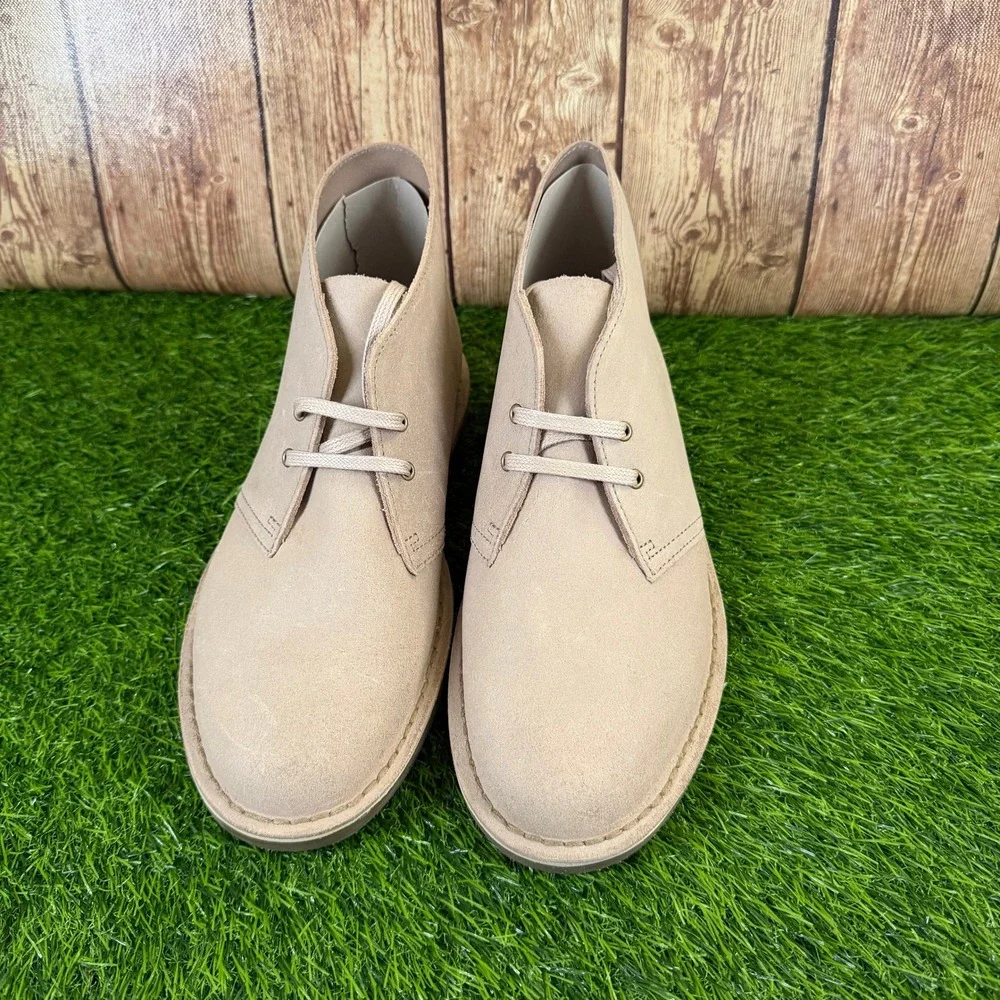 Clarks Shepton Chukka Boots Mens size 8.5 M Taupe Distressed Suede Lace Up